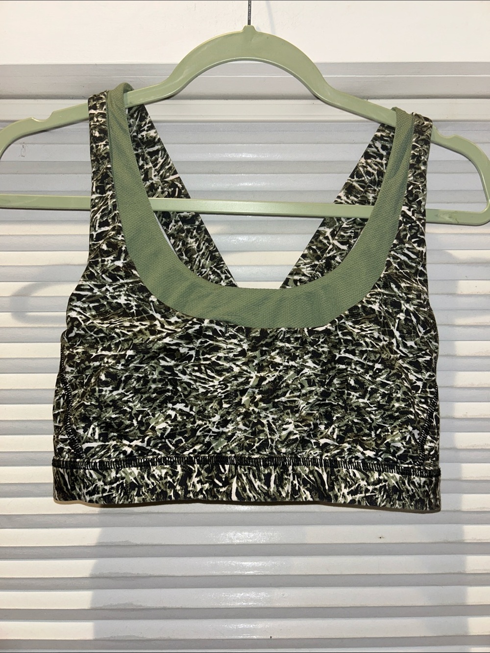 lululemon run Womens Stuff Your Bra II | Sz 10 | Camo Print